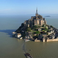 Le Mont Saint Michel redevient une île le temps de la grande marée.